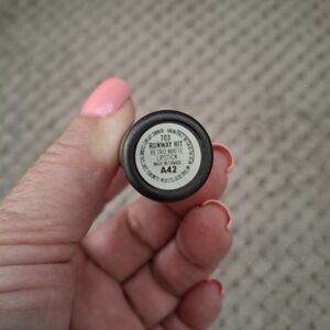 MAC Cosmetics Retro Matte Lipstick Runway Hit - Pink